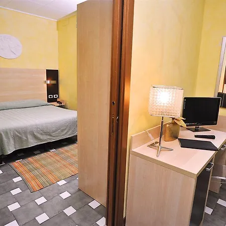 Massimo D'azeglio מלון 3*